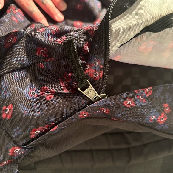 Vans off the wall floral dark backpack like new - Picture 7 of 7